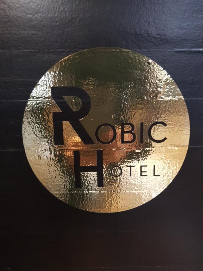 Brit Hotel Essentiel Pontivy Robic Exterior photo